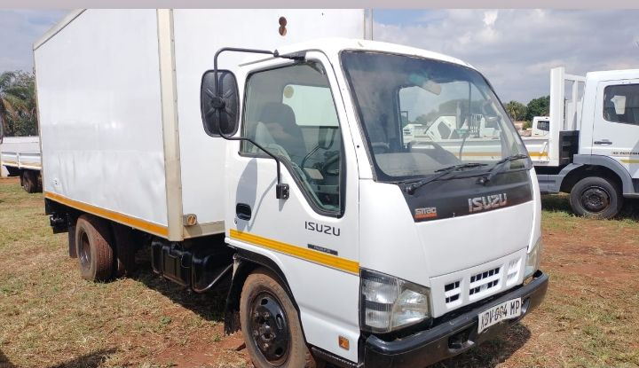 Isuzu nqr250 closed body in an immaculate condition for sale at an affordable amount