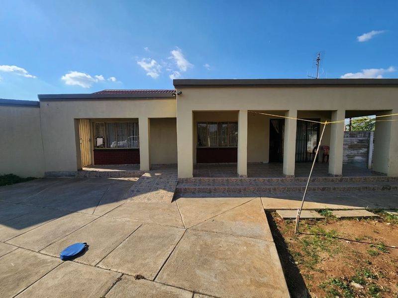 3 Bedroom House For Sale in Zinniaville
