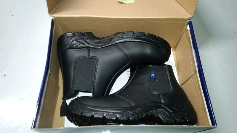 Baron Chelsea Safety Boots size 9