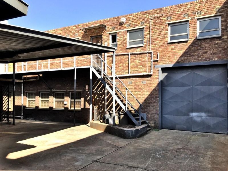 826 Sqm Industrial property for sale in Knights R2,600,000.00