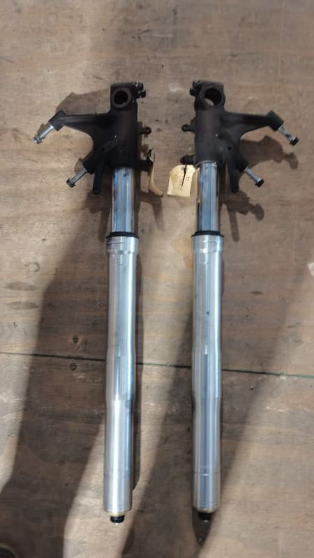 CBR1000 2006 MODEL FRONT FORKS FORSALE