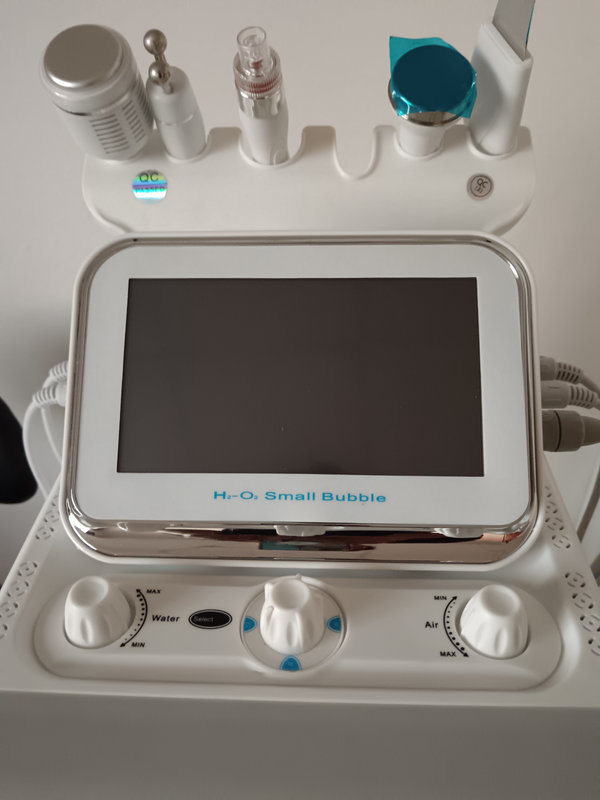Hydroglo facial machine