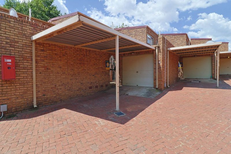 3 Bedroom Townhouse for sale in Meredale, Johannesburg