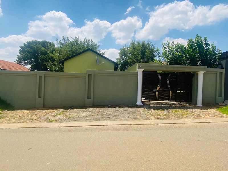 2 bedroom family home for sale in Naturena