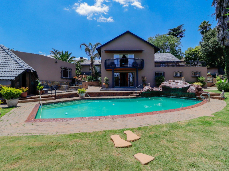 A Stunning 4 Bedroom House In Linmeyer
