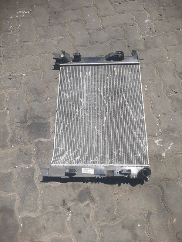 Reanult Clio 4 water radiator please contact lucas on 0843018577