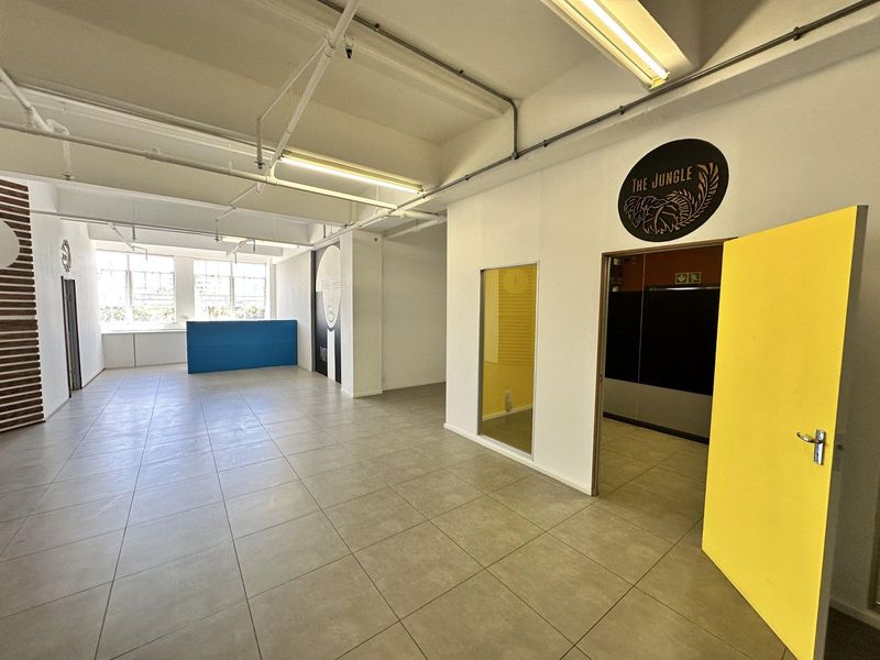 117m² Office To Let in Woodstock