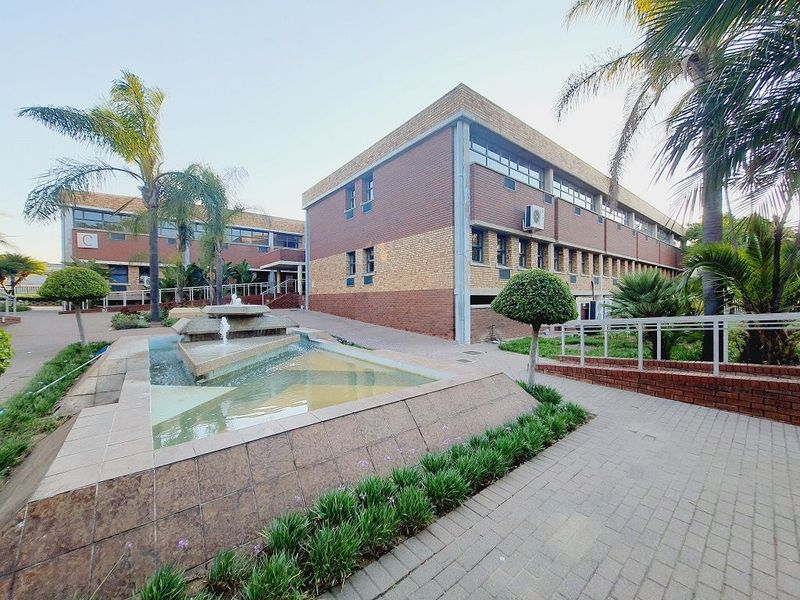 1154m² Commercial To Let in Halfway House at R39.00 per m²