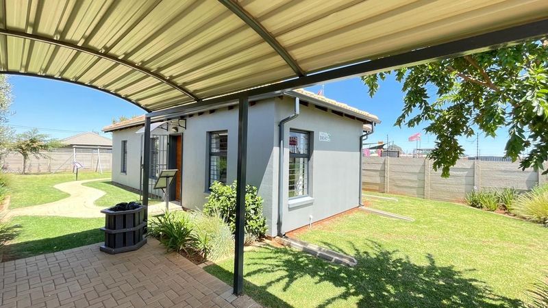 House in Protea Glen For Sale