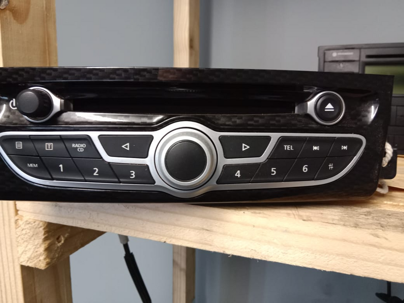 2013 Renault Koleos CD Player available