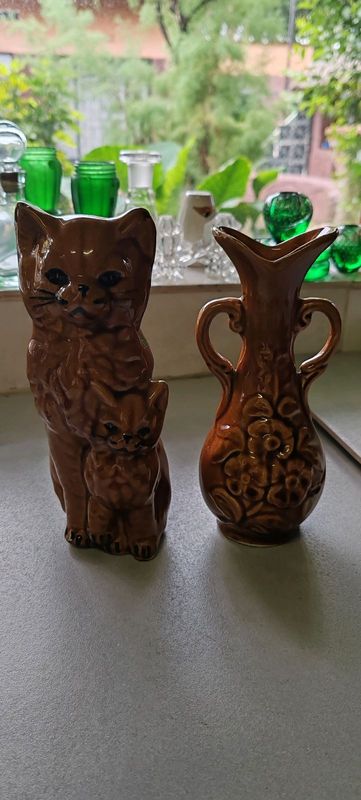 Vintage Brown cat and vase
