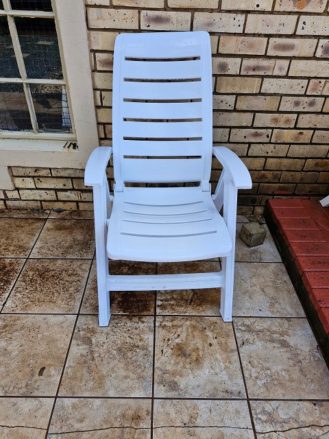 Bargain ! Quality, heavy Duty Pool recliner in nice condition !