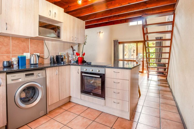2.5 Bedroom Apartment For Sale in Douglasdale