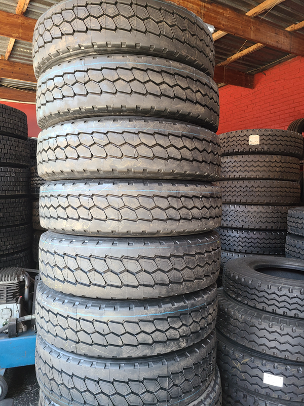 275/75R22.5 NEW RETREADED TRAILER TYRES,HIGH LOADING ABILITY: 0745134568