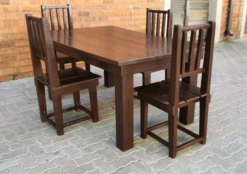 4 seater dinning table with 4 chairs available