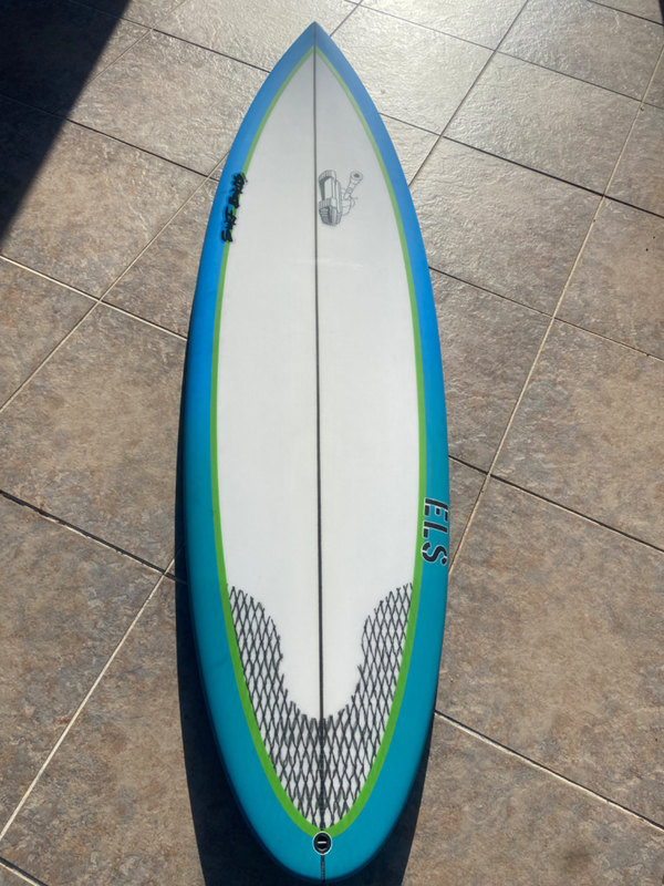 Surfboard 6’4 thruster fc