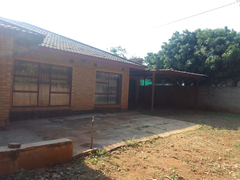 HOUSE FOR SALE IN THOHOYANDOU BLOCK G
