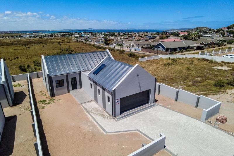 BRAND SPANKING NEW HOME SITUATED IN SALDANHA, WITH SEA VIEWS