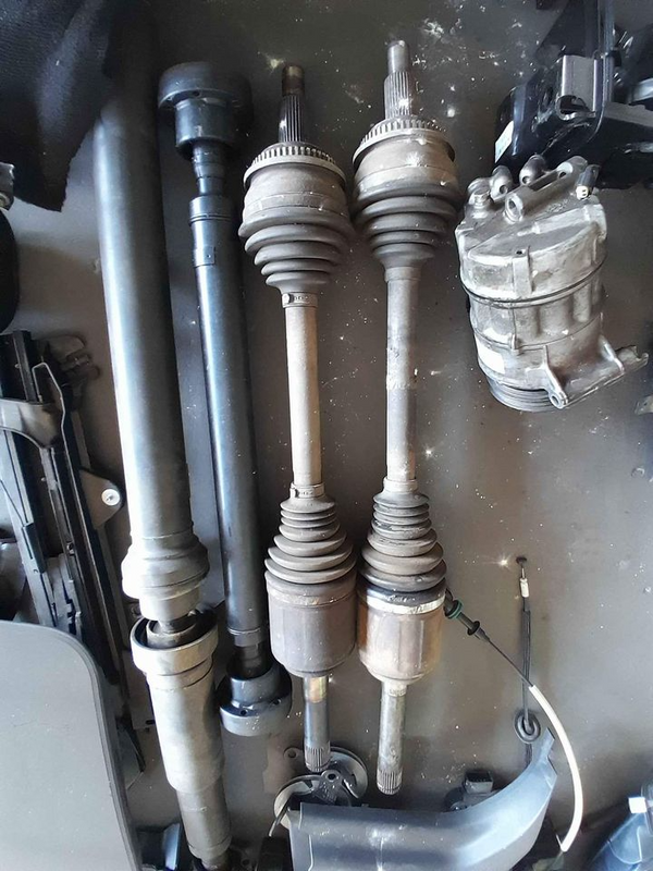 Land rover discovery 4 side shaft each