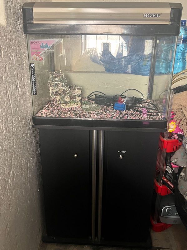 Boyu 120L fish tank with cupboard and accessories