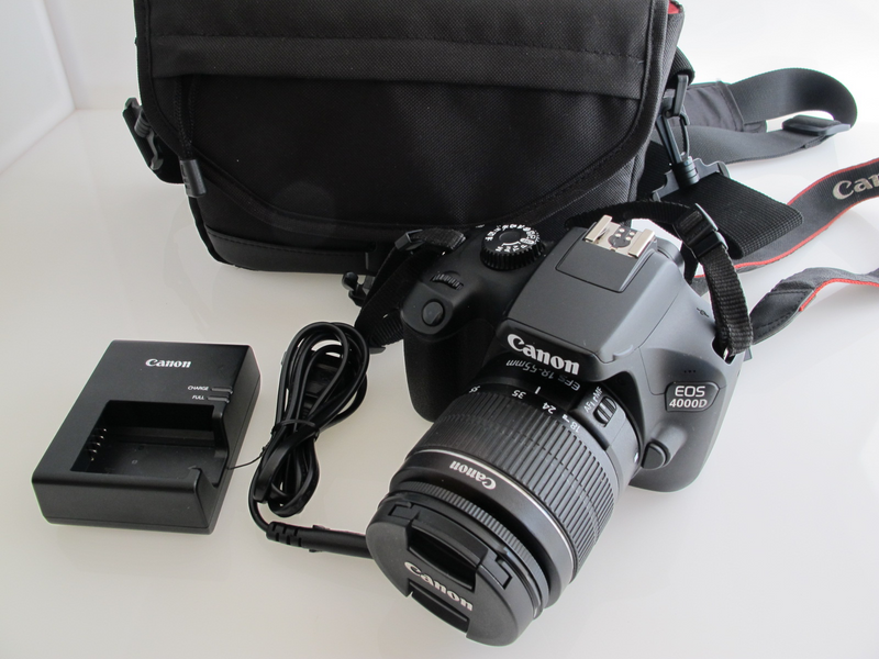 Canon 4000D DSLR with 18-55mm lens Bag and 32GB SD