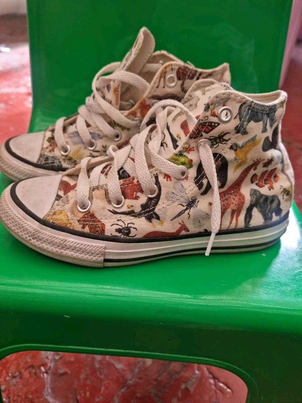 Kids Chuck Taylor &#34;At the Zoo&#34; size 13. Excellent condition R150