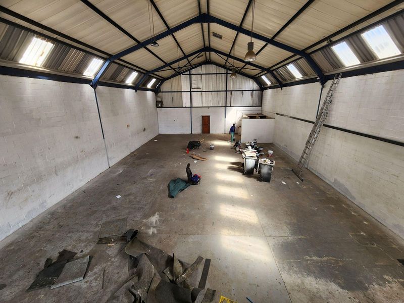 350m2 Warehouse TO LET in Stikland