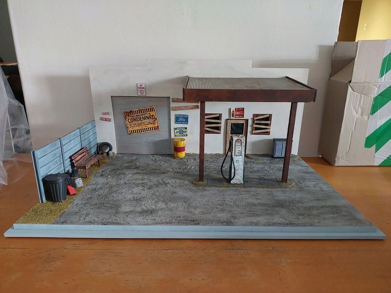 1:18 scale abandoned gas station diorama
