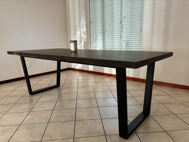 Dining table (6-8 seater)