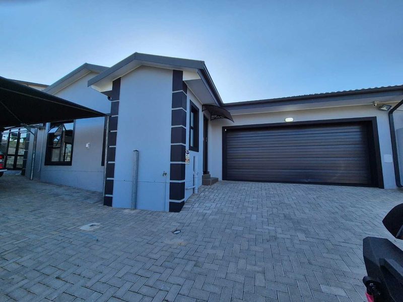 Single Storey 3 Bedroom House with Luxurious Finishes in a Prime Location of Island View - Mossel...