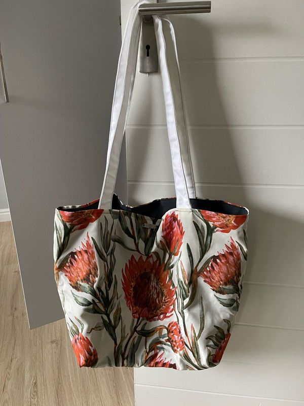 Sani Apple tote Bag