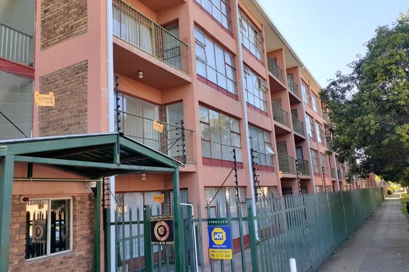 Well located flat with good security for sale in Benoni
