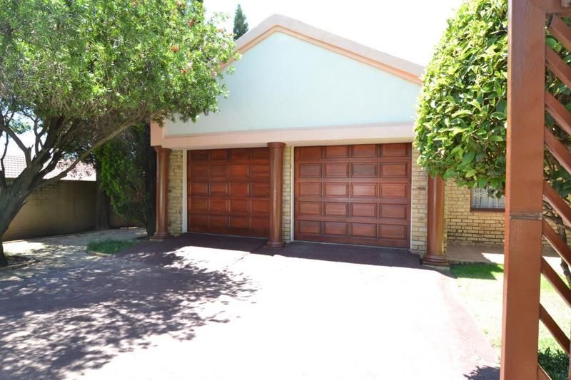 3 Bedroom house not to be miss be missed in Ebony Park