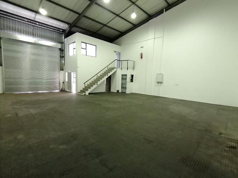 Warehouse in Briardene To Rent