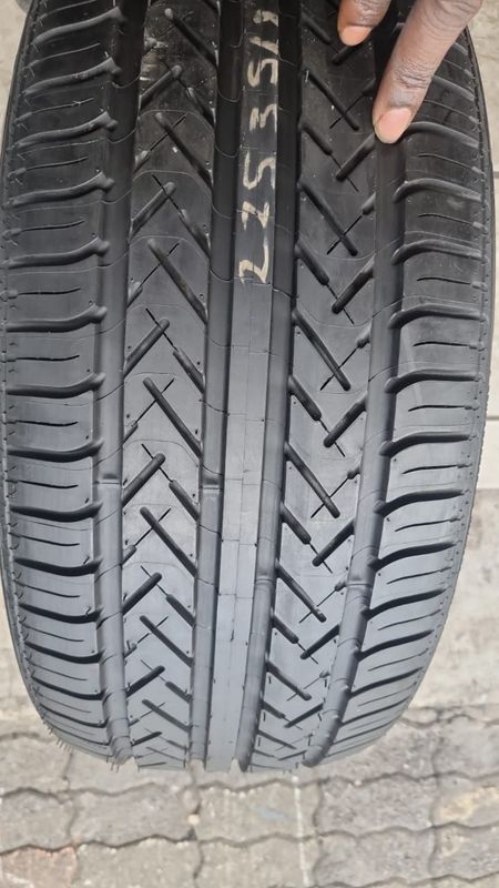 One Brand new 225 35 19 pirelli run flat tyre available for sale