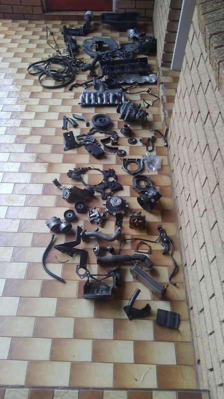 KIA Sorento D4CB 2.5 Diesel Engine Parts Stripped