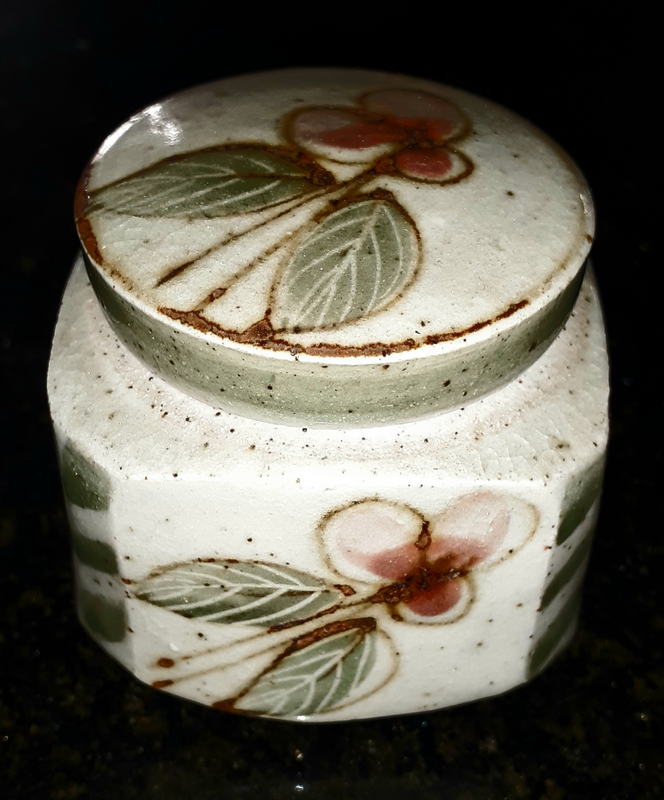 Kolonyama Pottery ceramic trinket with lid.