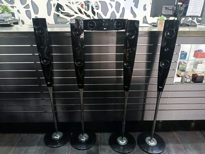 LG surround speakers only R750