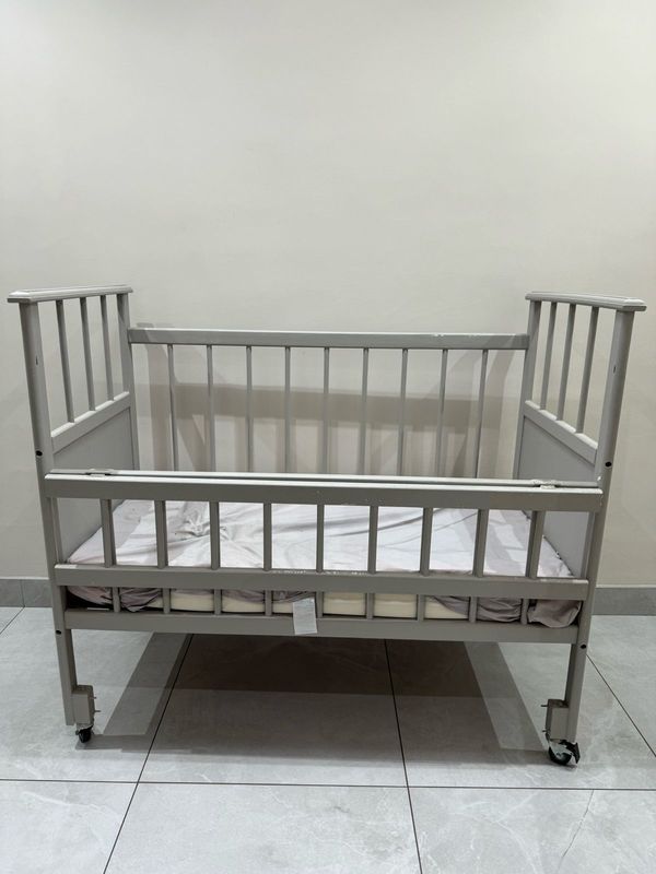 Baby crib