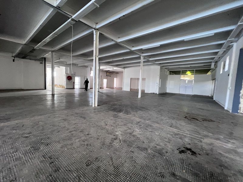 1,004m² Retail To Let in Woodstock