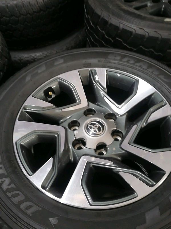 Toyota Fortuner GD6 18inch Mag Rims (WITH USED TYRES)
