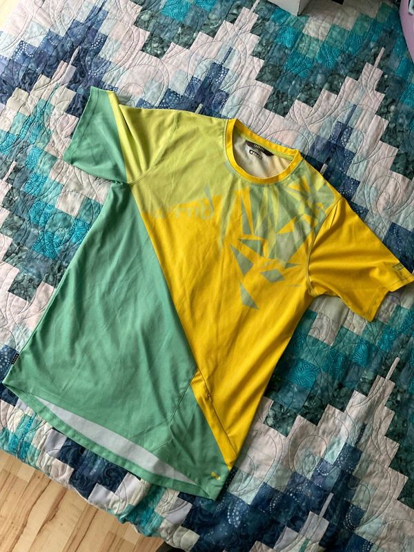 Ion cycling shirt size L