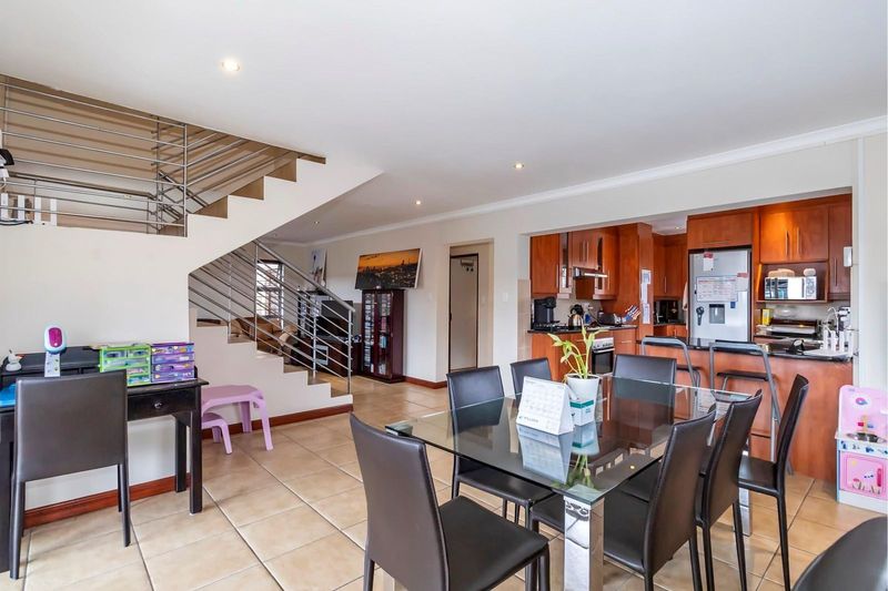 Immaculate , very spacious 3 bedroom townhouse with full off grid power!