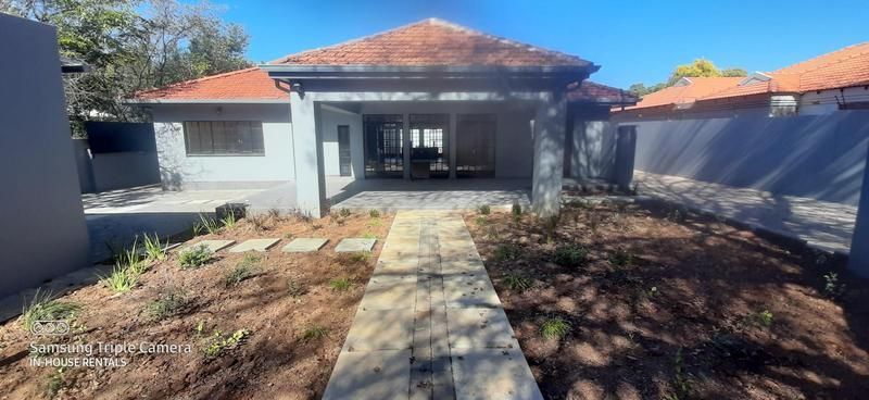 3 bedroom home in Parkwood with staff and guest studio