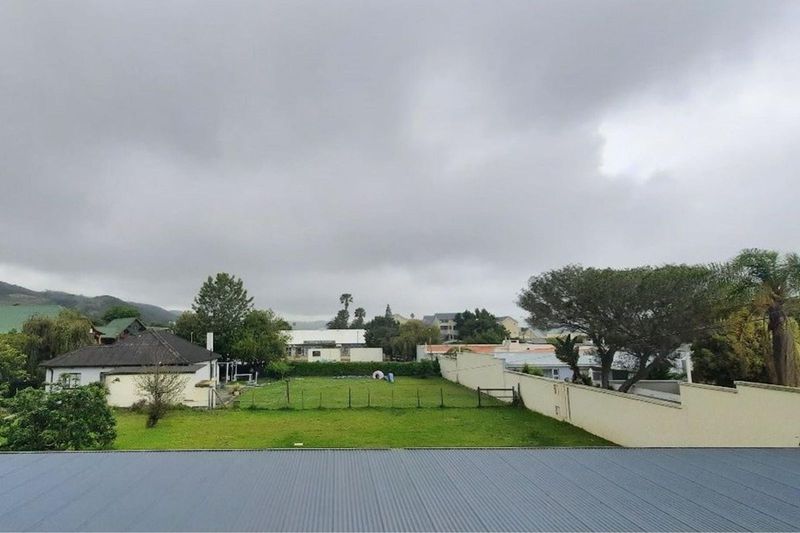 Spacious 2 Bed Apartment Lower Central Knysna