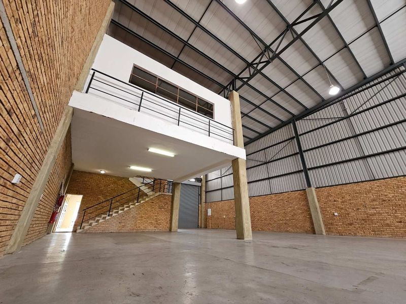 Secure 471sqm warehouse to rent in Lanseria Business Park