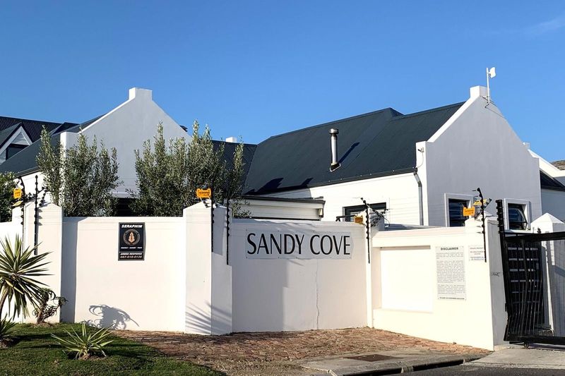 Brand new home in secure complex close to Hermanus Mall