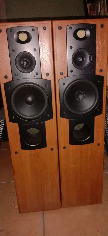 Jamo E550 speakers