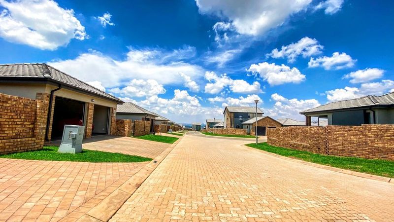 House in Olivedale For Sale