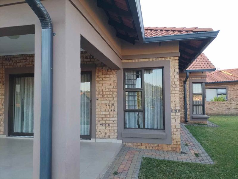 House to rent in Bateleur estate